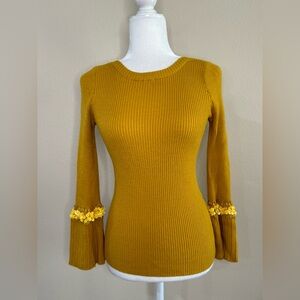 Stellah Bell Sleeve Sweater Sz S